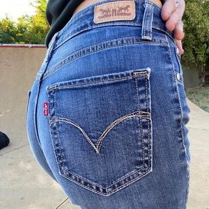 Levi’s mid rise skinny